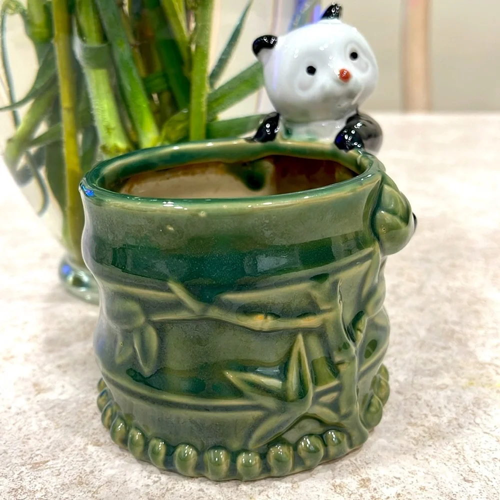 VINTAGE UNBRANDED PANDA ON A BAMBOO CERAMIC PLANTER MADE IN CHINA